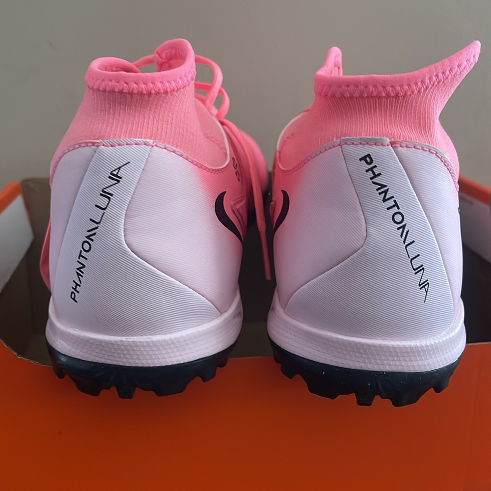 NIKE Phantom Luna II Academy Women's Soccer Cleats NEW Size 7.5,11.5 PINK - Picture 3 of 6